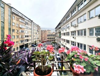 Stan sa parkingom u srcu grada / Centar