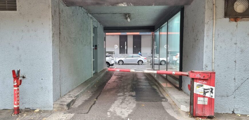 Stan sa parkingom u srcu grada / Centar