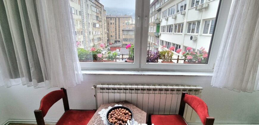 Stan sa parkingom u srcu grada / Centar