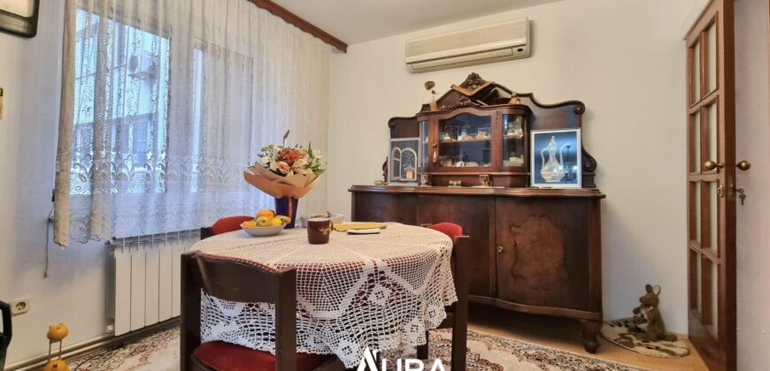 Stan sa parkingom u srcu grada / Centar