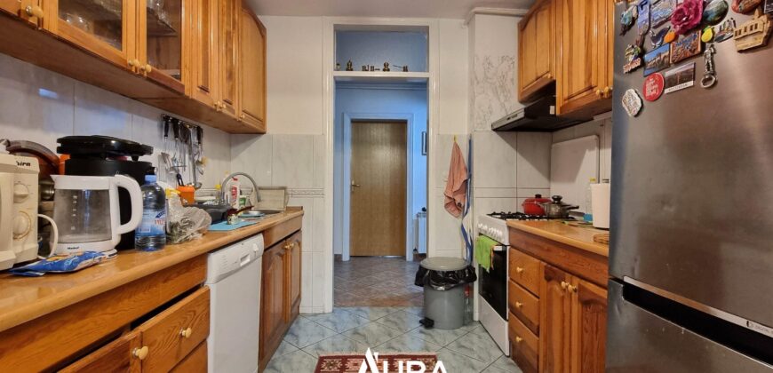 Stan sa parkingom u srcu grada / Centar