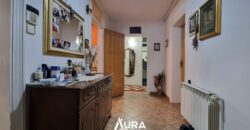 Stan sa parkingom u srcu grada / Centar