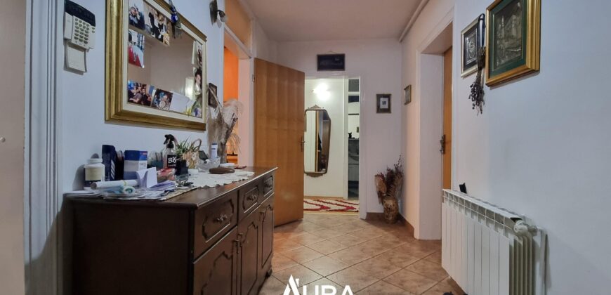 Stan sa parkingom u srcu grada / Centar