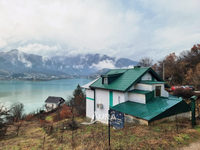 Kuća / Vikendica sa pogledom na jezero