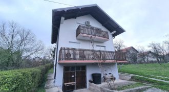 Kuća na prostranom placu / Ilidža