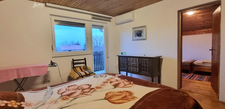 Kuća na prostranom placu / Ilidža