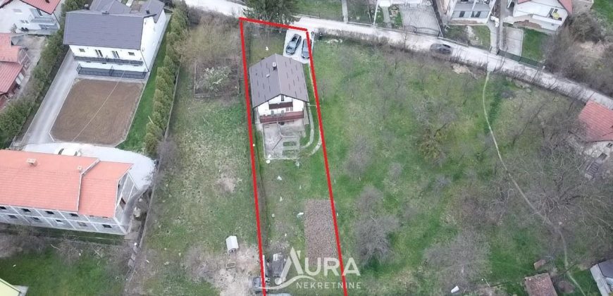 Kuća na prostranom placu / Ilidža