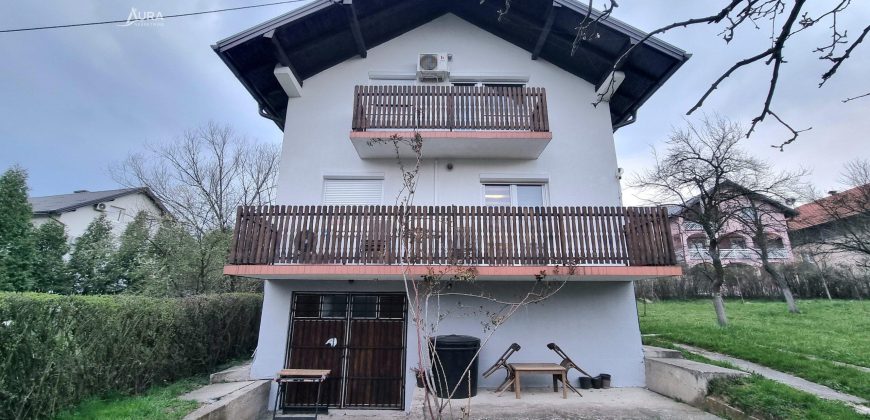 Kuća na prostranom placu / Ilidža