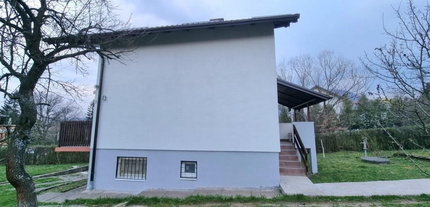 Kuća na prostranom placu / Ilidža