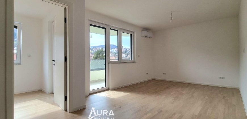 Nov i useljiv stan / Centar, Šip