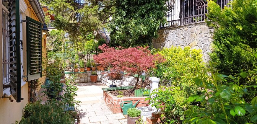 Stan sa dvorištem / Centar