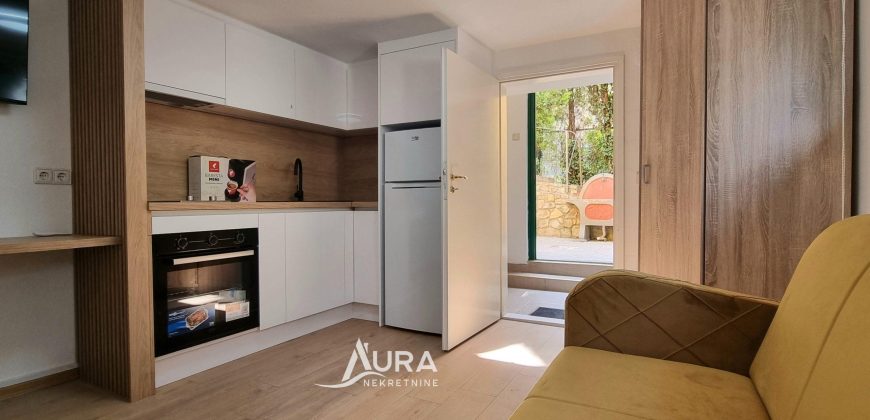 Stan sa dvorištem / Centar