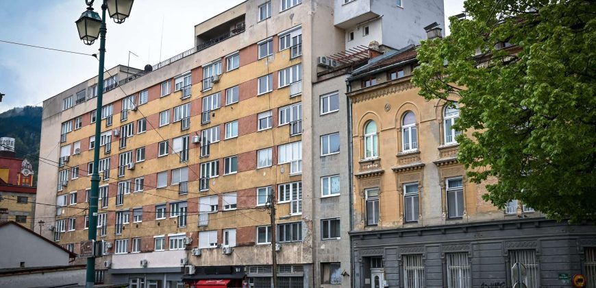 Top stan sa parkingom / Lift / Vijećnica