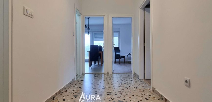 Renoviran i namješten stan / Centar, Jezero