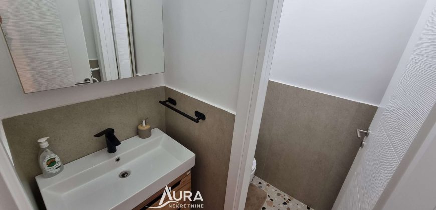 Renoviran i namješten stan / Centar, Jezero