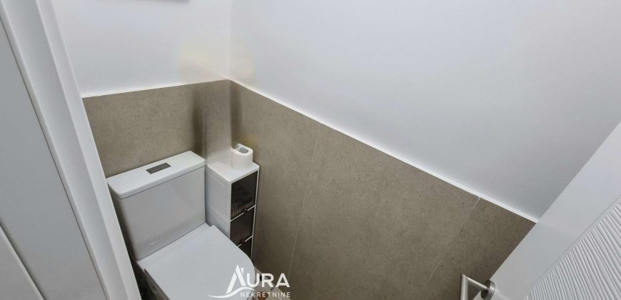 Renoviran i namješten stan / Centar, Jezero