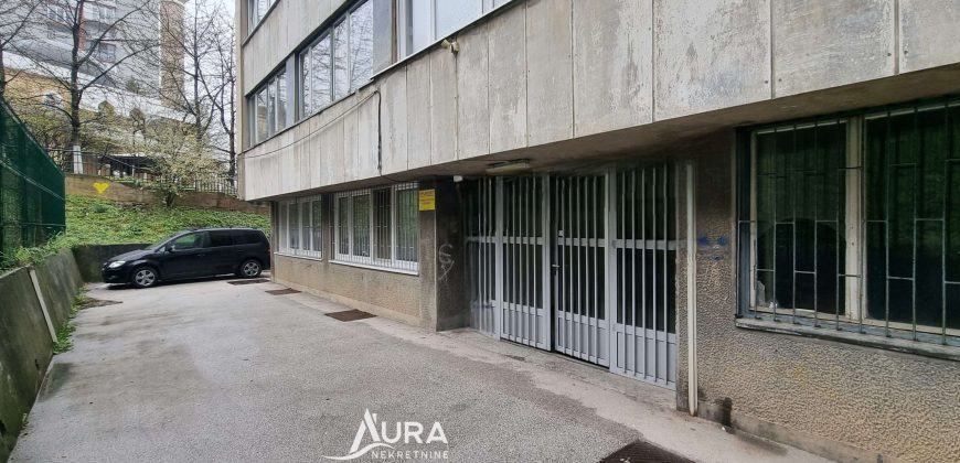 Renoviran i namješten stan / Centar, Jezero