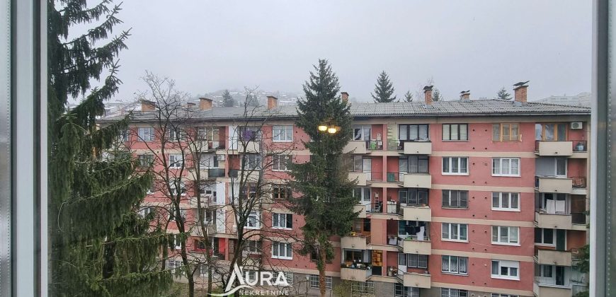 Renoviran i namješten stan / Centar, Jezero