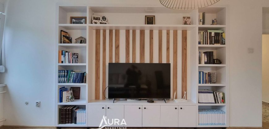 Renoviran i namješten stan / Centar, Jezero