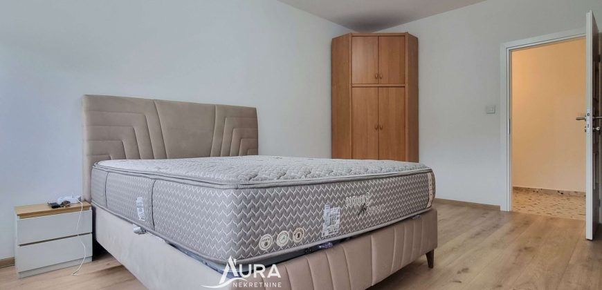 Renoviran i namješten stan / Centar, Jezero