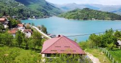 Kuća sa pogledom na Jablaničko jezero