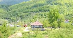 Kuća sa pogledom na Jablaničko jezero