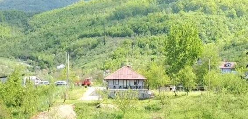 Kuća sa pogledom na Jablaničko jezero
