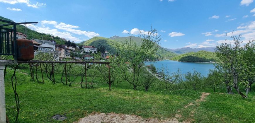 Kuća sa pogledom na Jablaničko jezero