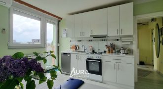 Renoviran i namješten stan / Pofalići