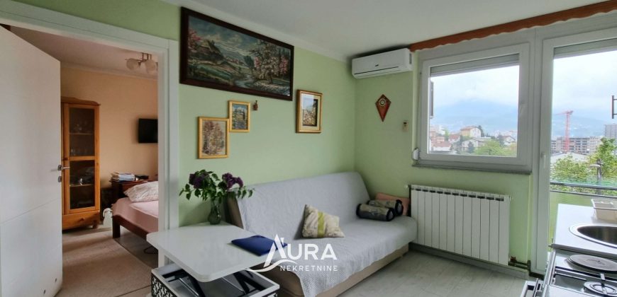 Renoviran i namješten stan / Pofalići