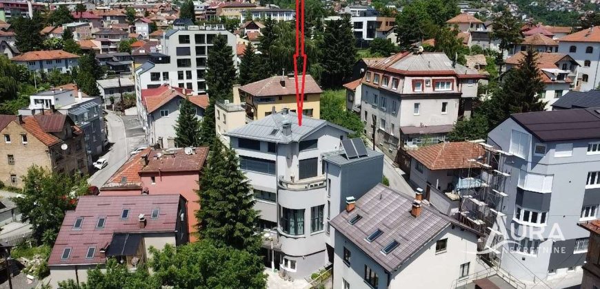 Dvoetažni stan sa garažom / Mejtaš