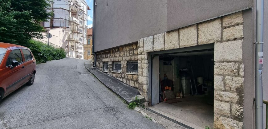 Dvoetažni stan sa garažom / Mejtaš