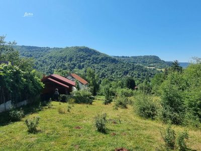 Zemljište 1.600 m2 / Stari Grad, Faletići