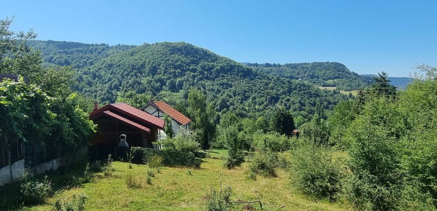 Zemljište 1.600 m2 / Stari Grad, Faletići