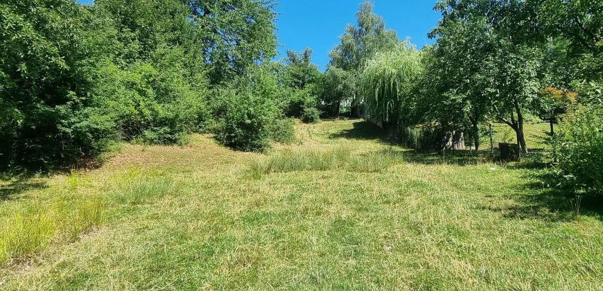 Zemljište 1.600 m2 / Stari Grad, Faletići