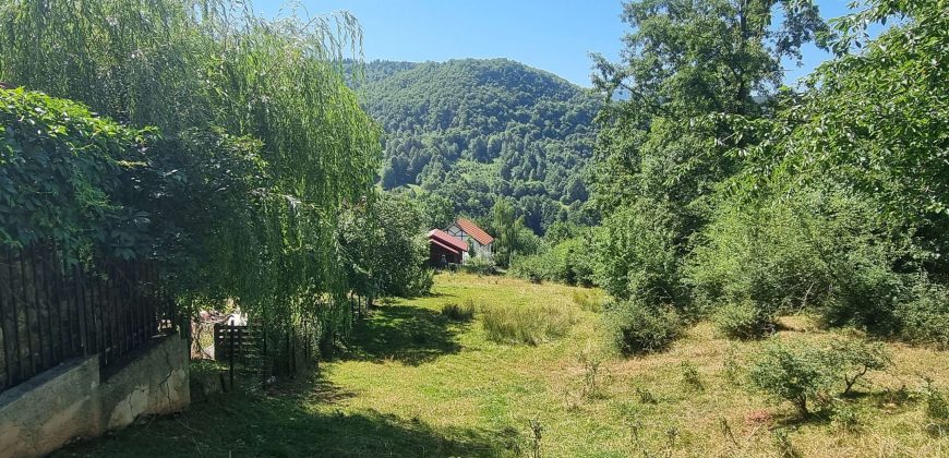 Zemljište 1.600 m2 / Stari Grad, Faletići