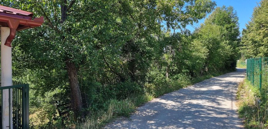 Zemljište 1.600 m2 / Stari Grad, Faletići