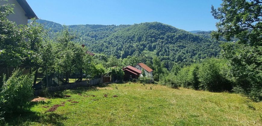 Zemljište 1.600 m2 / Stari Grad, Faletići