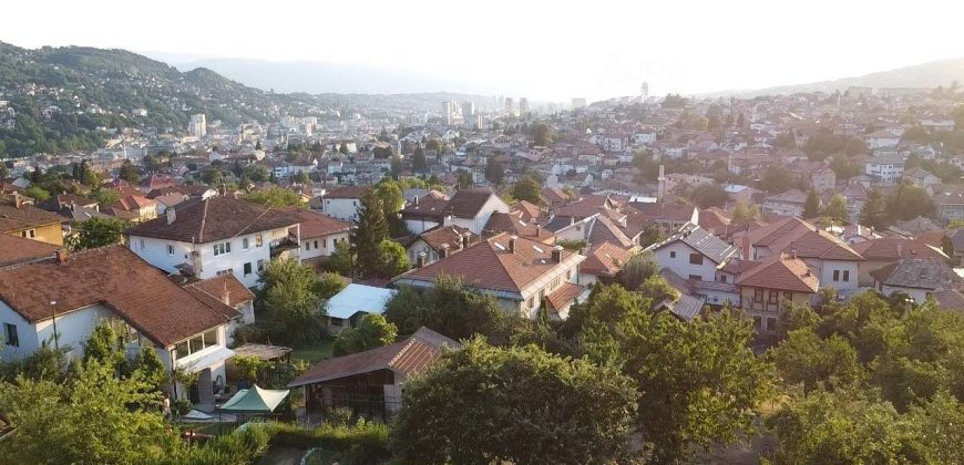 Top zemljište sa pogledom / Vratnik