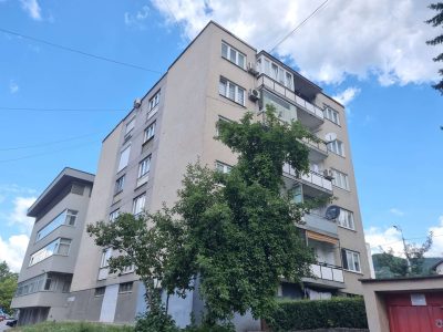Dvosoban stan / 2. sprat/ Centar