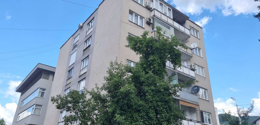 Dvosoban stan / 2. sprat/ Centar