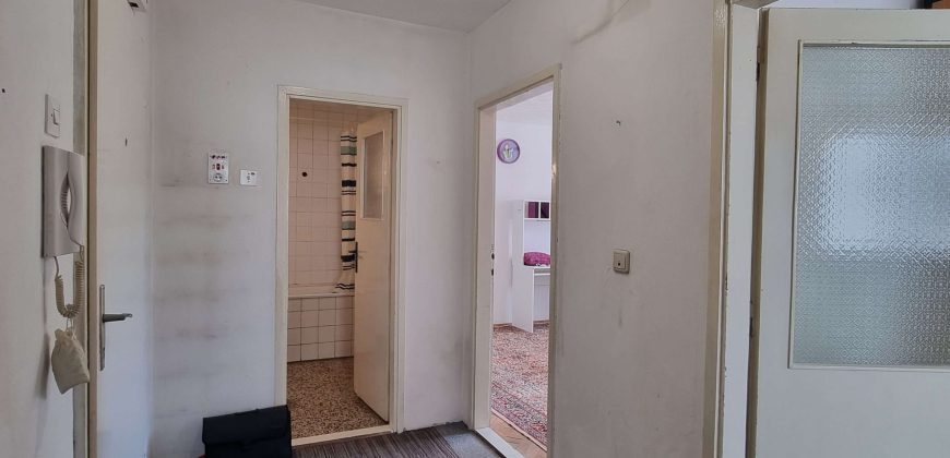 Dvosoban stan / 2. sprat/ Centar