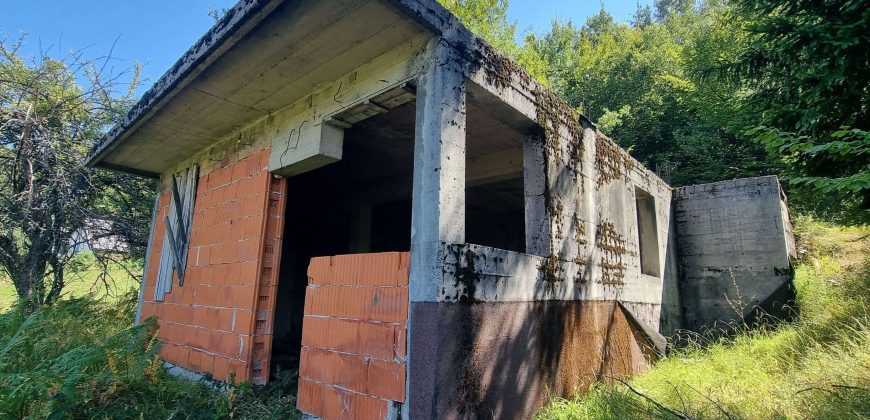 Top građevinsko zemljište sa objektom / Sarajevo