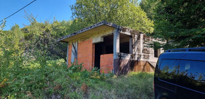 Top građevinsko zemljište sa objektom / Sarajevo