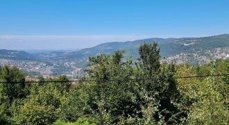 Top građevinsko zemljište sa objektom / Sarajevo