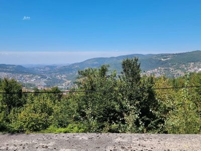 Top građevinsko zemljište sa objektom / Sarajevo