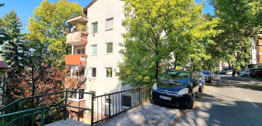 Renoviran stan / Centar – Koševsko Brdo